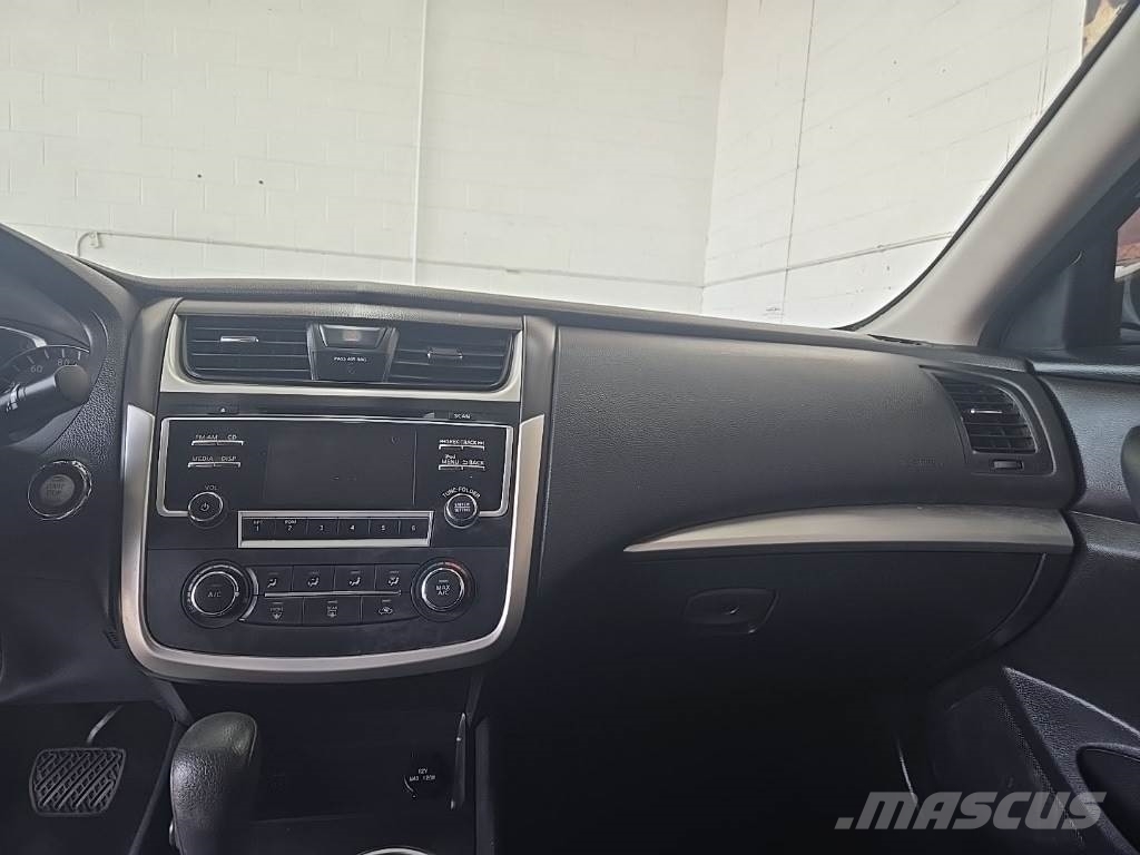 Nissan Altima Voiture