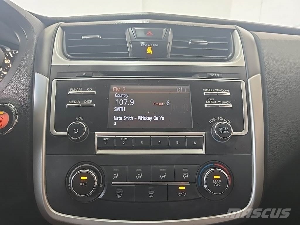 Nissan Altima Voiture
