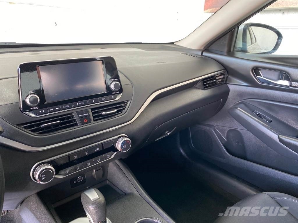 Nissan Altima Voiture