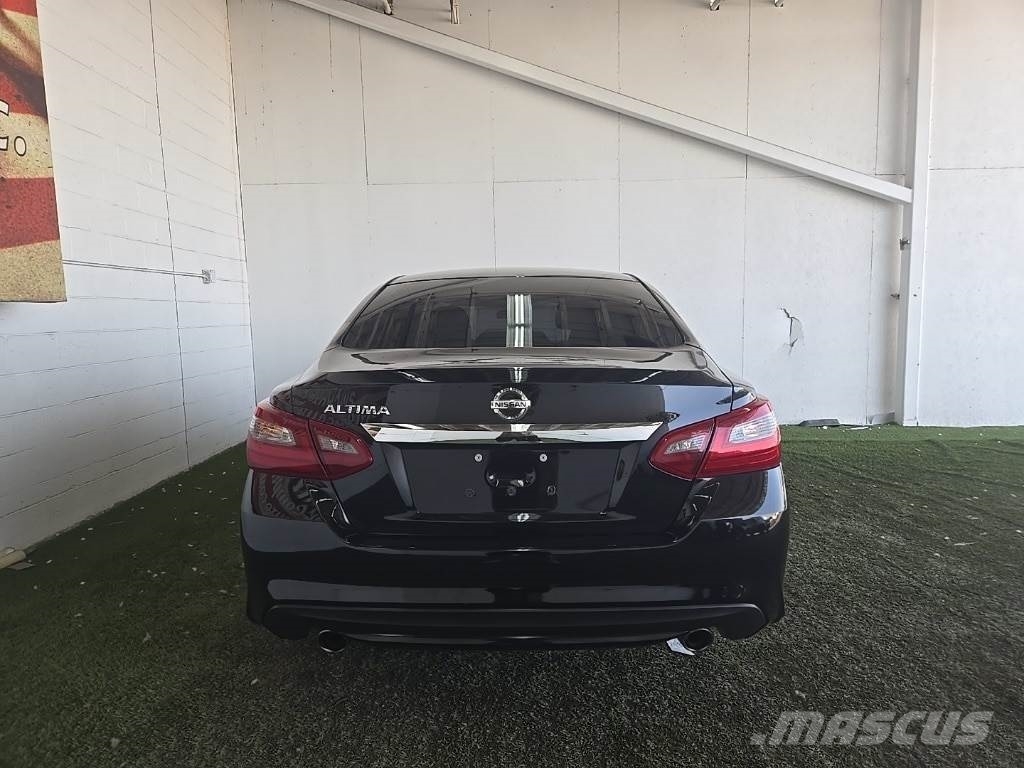 Nissan Altima Voiture
