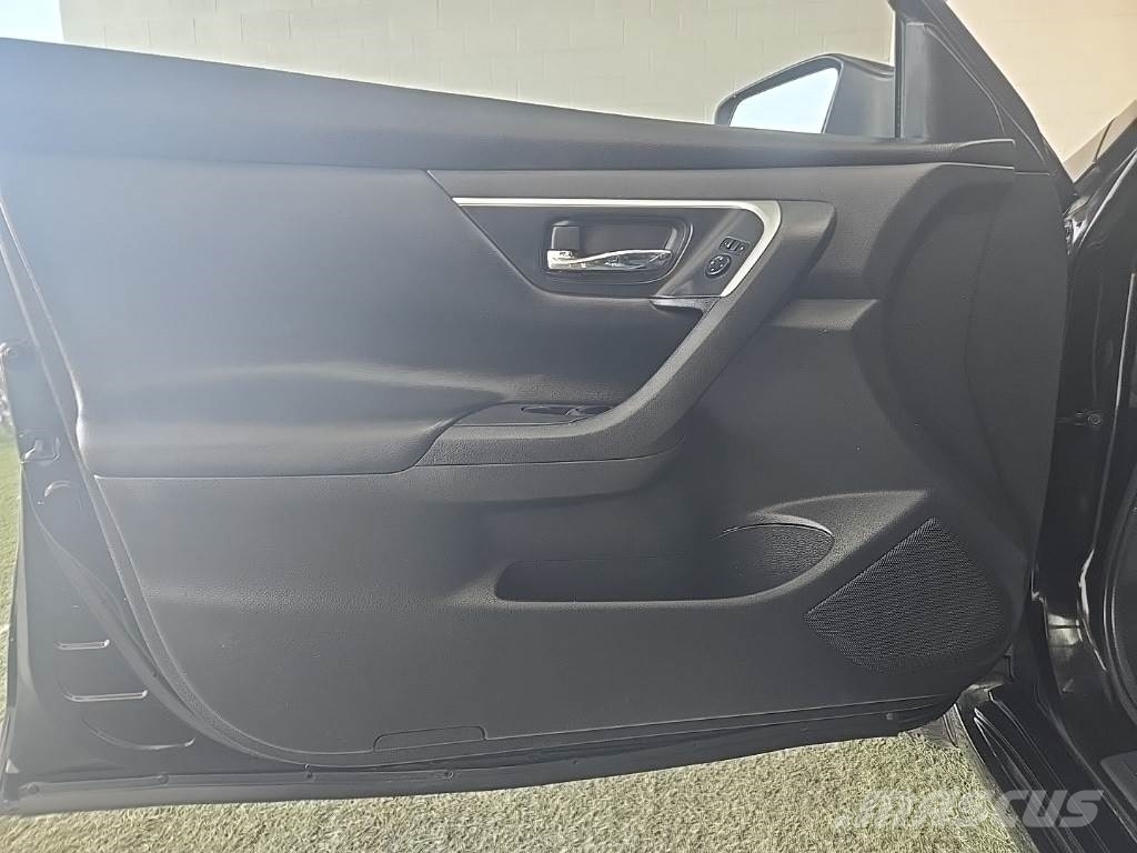 Nissan Altima Voiture