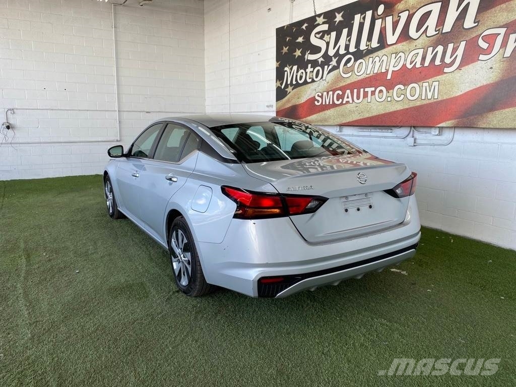 Nissan Altima Voiture
