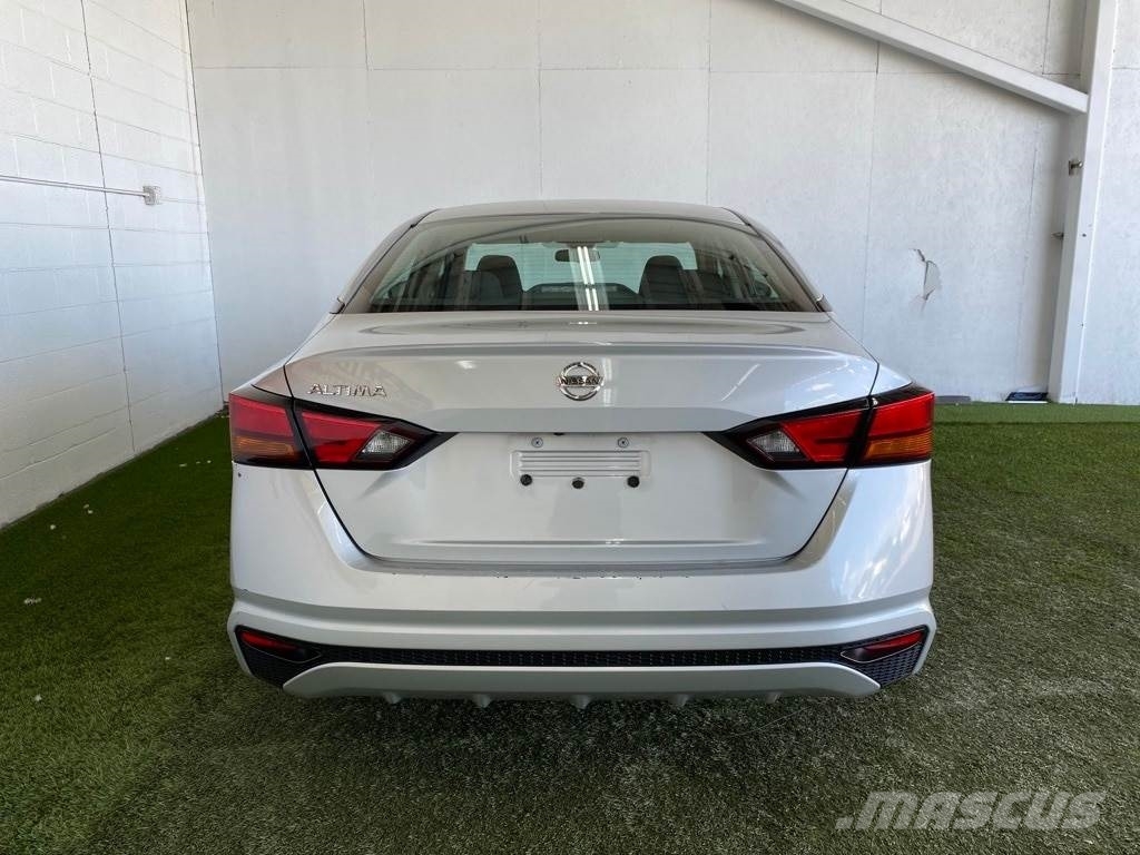 Nissan Altima Voiture