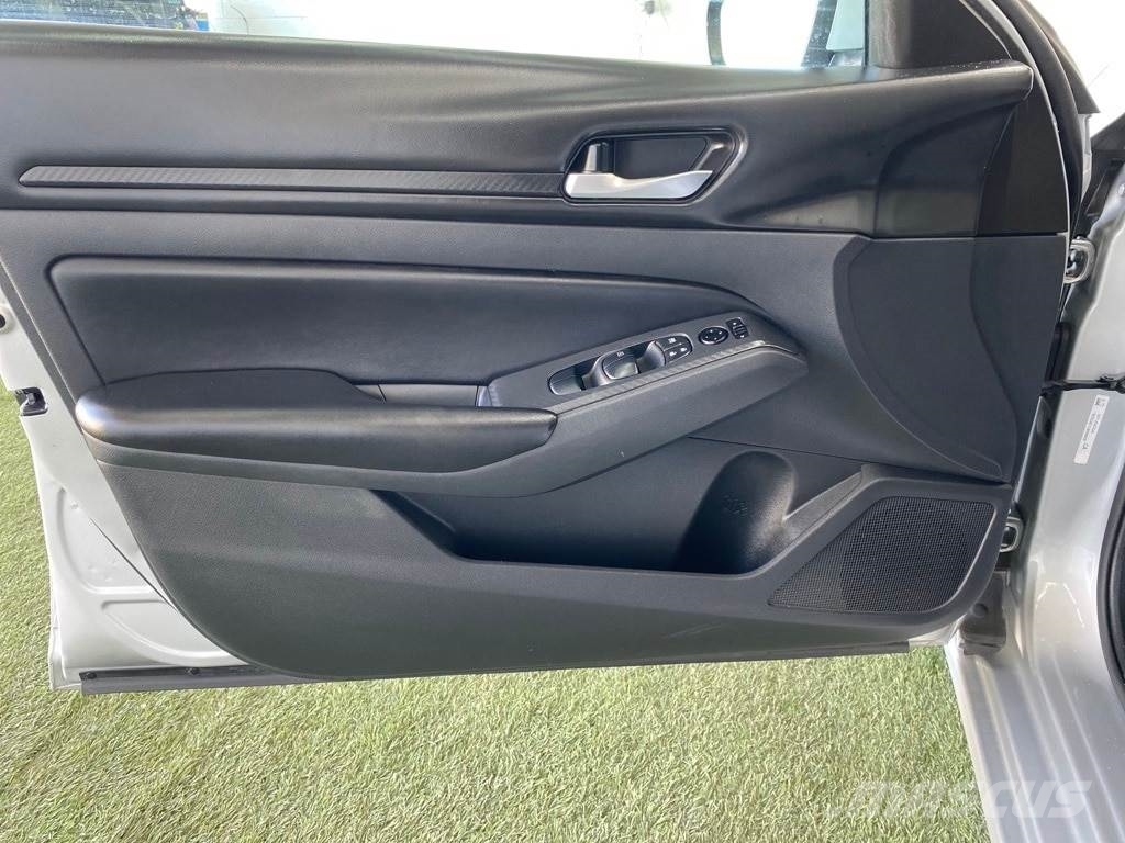 Nissan Altima Voiture