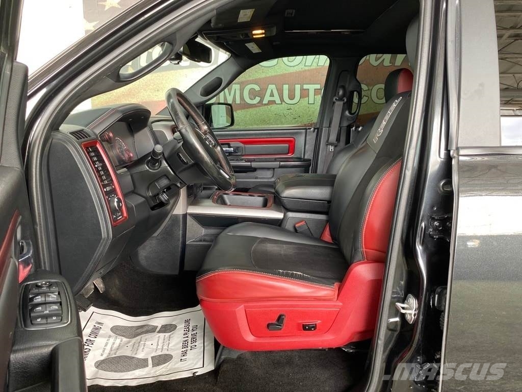 RAM 1500 شاحنات خفيفة/مفصلية الجوانب