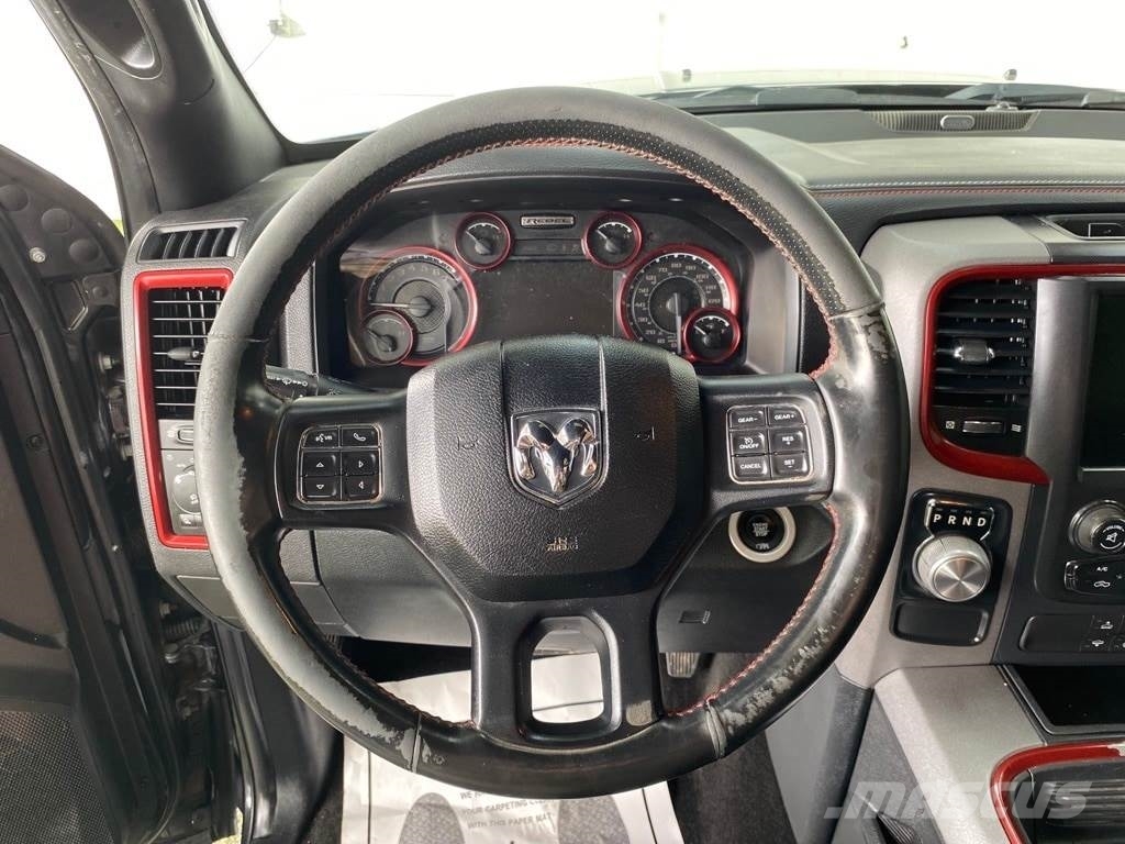 RAM 1500 شاحنات خفيفة/مفصلية الجوانب