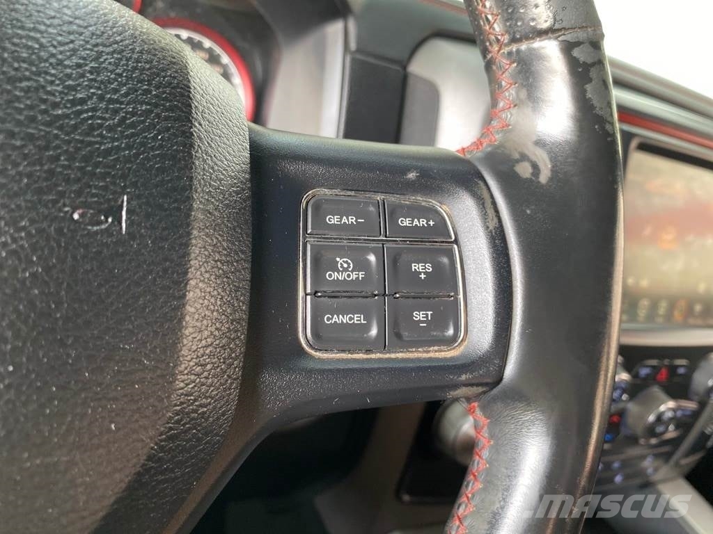 RAM 1500 شاحنات خفيفة/مفصلية الجوانب