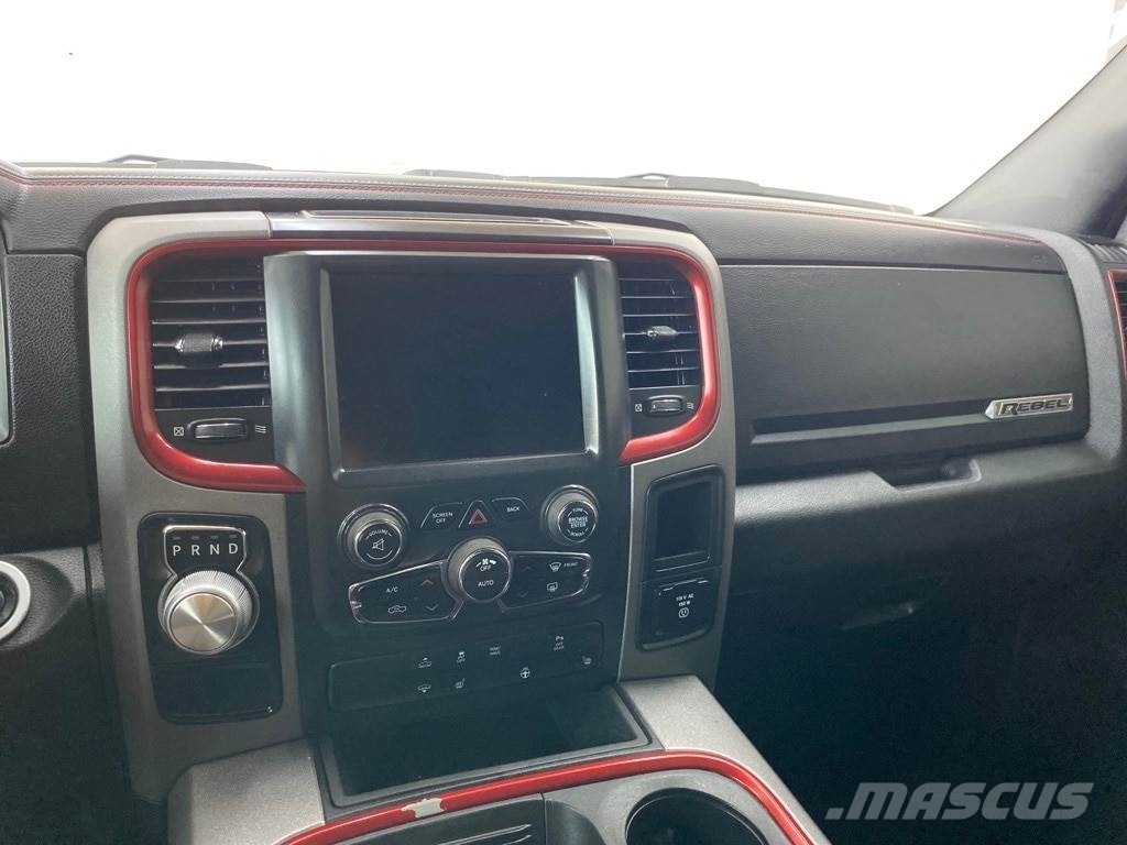 RAM 1500 شاحنات خفيفة/مفصلية الجوانب