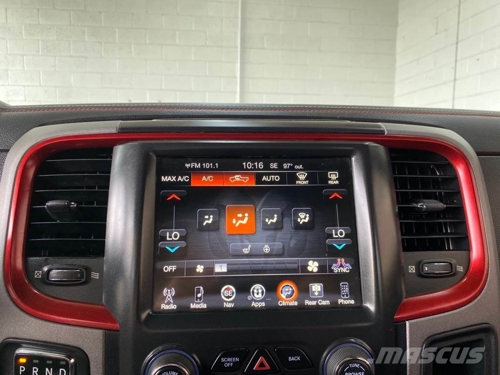 RAM 1500 شاحنات خفيفة/مفصلية الجوانب
