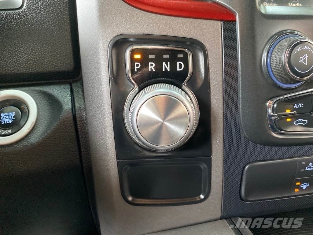 RAM 1500 شاحنات خفيفة/مفصلية الجوانب