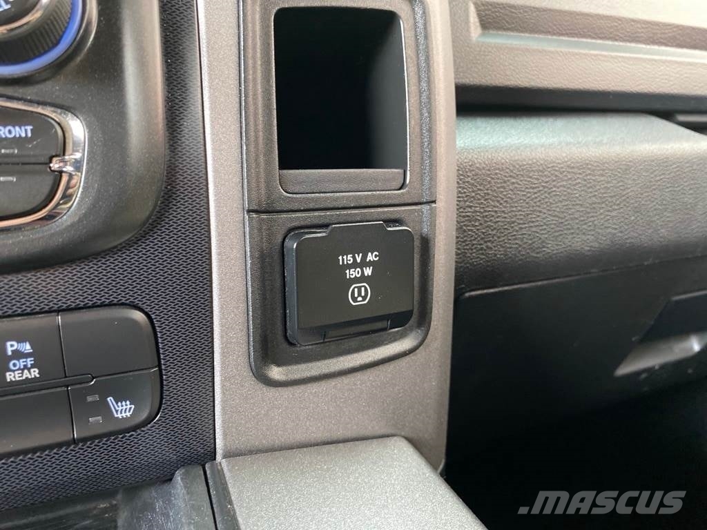 RAM 1500 شاحنات خفيفة/مفصلية الجوانب