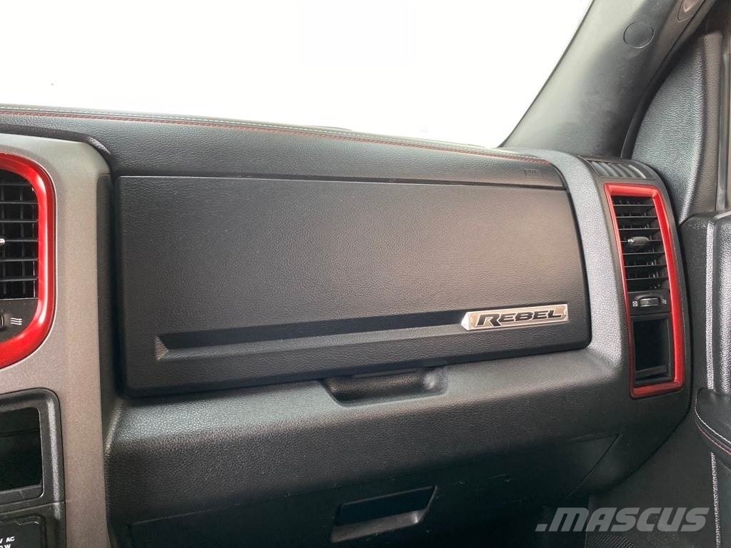 RAM 1500 شاحنات خفيفة/مفصلية الجوانب