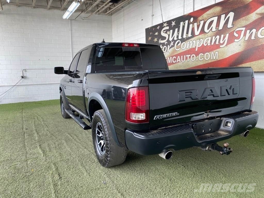 RAM 1500 شاحنات خفيفة/مفصلية الجوانب
