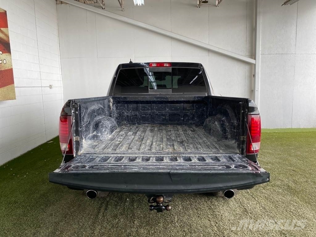 RAM 1500 شاحنات خفيفة/مفصلية الجوانب