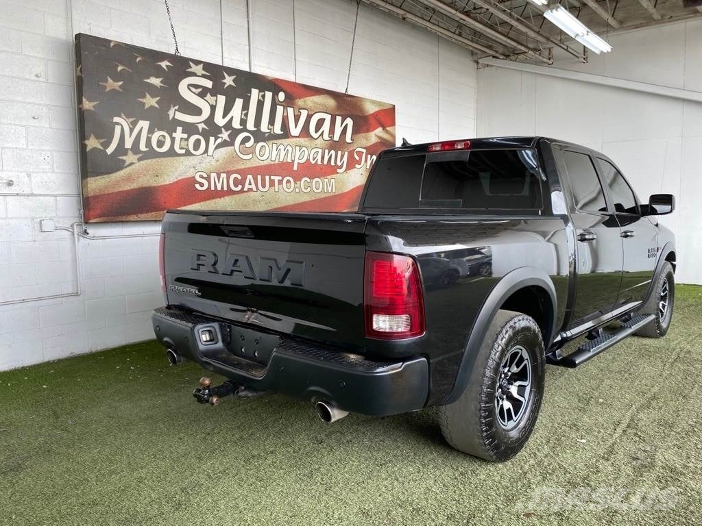RAM 1500 شاحنات خفيفة/مفصلية الجوانب