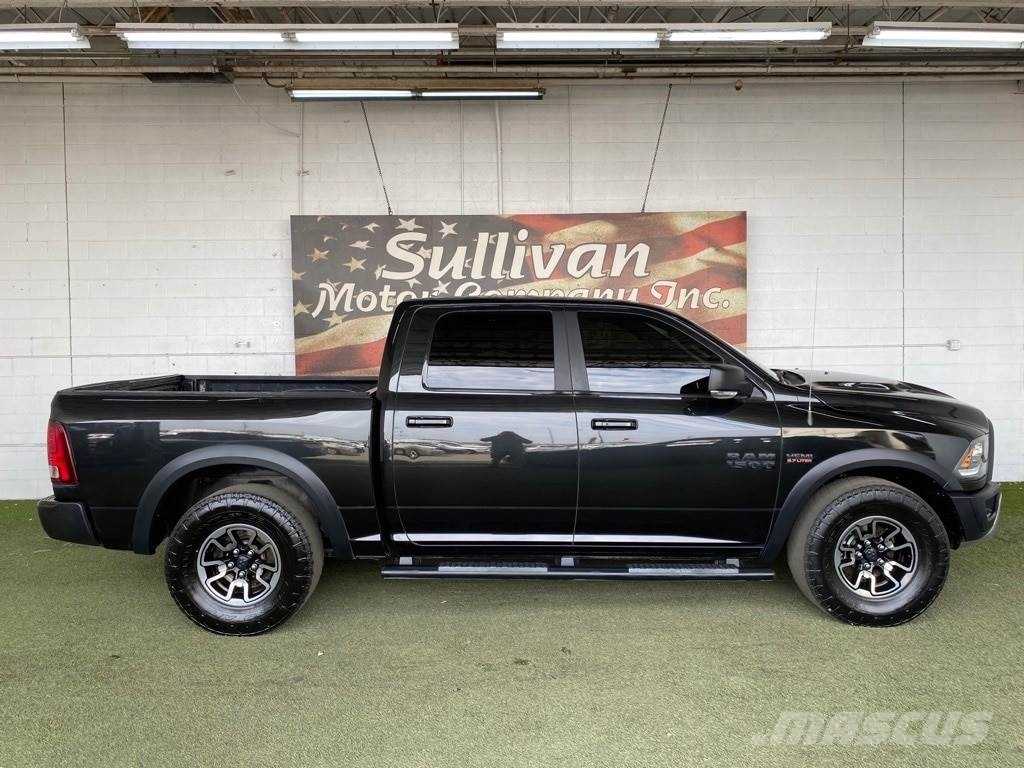 RAM 1500 شاحنات خفيفة/مفصلية الجوانب
