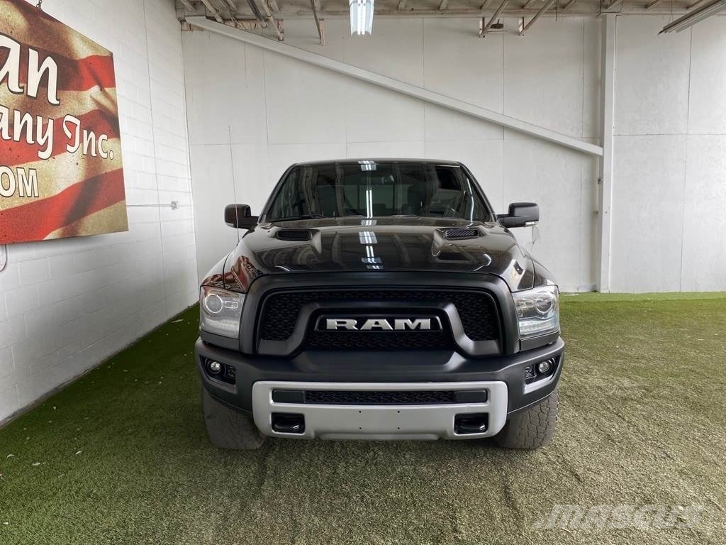 RAM 1500 شاحنات خفيفة/مفصلية الجوانب