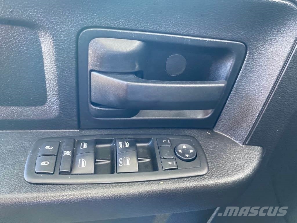 RAM 1500 شاحنات خفيفة/مفصلية الجوانب