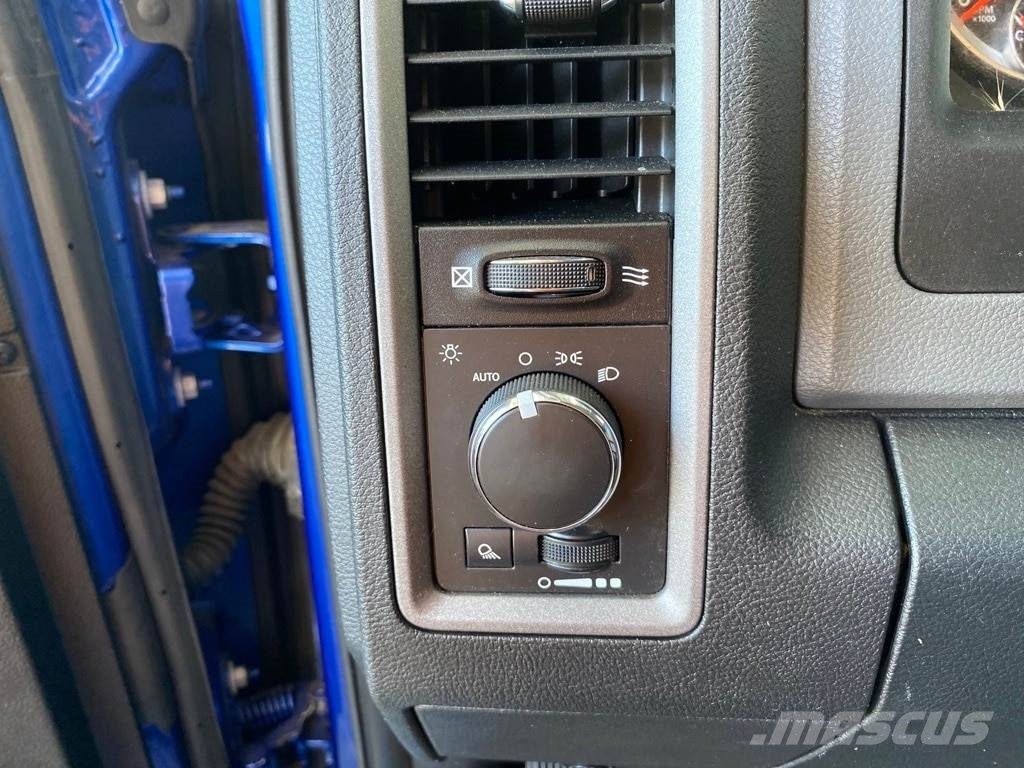 RAM 1500 شاحنات خفيفة/مفصلية الجوانب