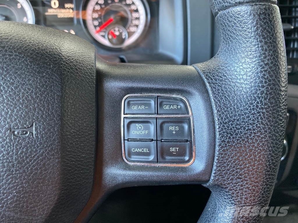 RAM 1500 شاحنات خفيفة/مفصلية الجوانب