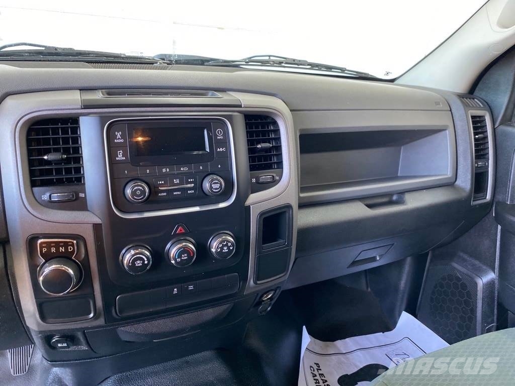 RAM 1500 شاحنات خفيفة/مفصلية الجوانب