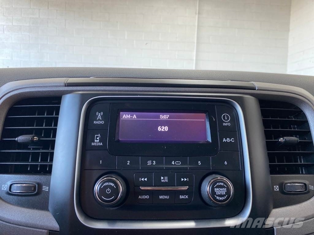 RAM 1500 شاحنات خفيفة/مفصلية الجوانب