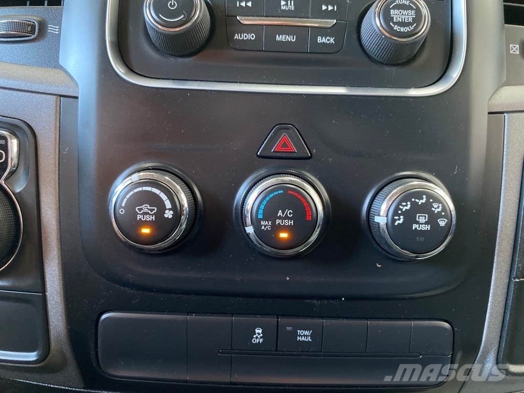 RAM 1500 شاحنات خفيفة/مفصلية الجوانب