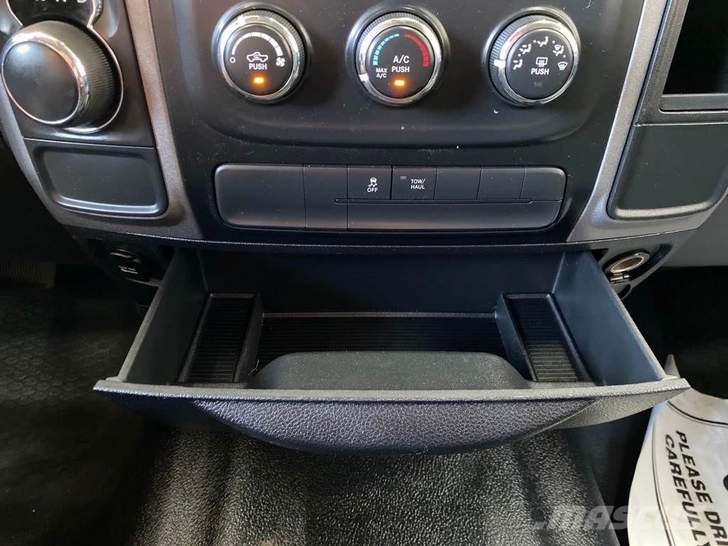 RAM 1500 شاحنات خفيفة/مفصلية الجوانب