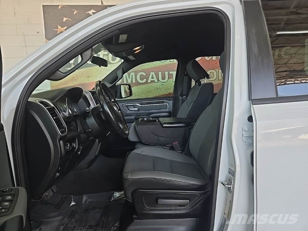 RAM 1500 شاحنات خفيفة/مفصلية الجوانب