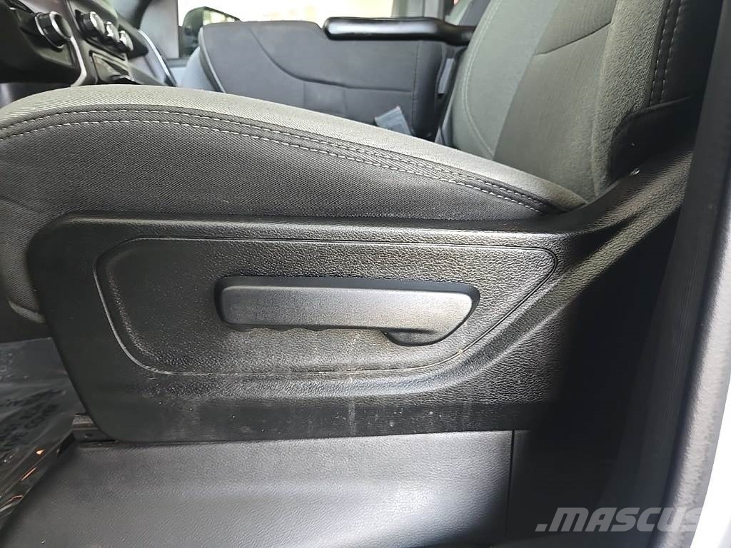 RAM 1500 شاحنات خفيفة/مفصلية الجوانب