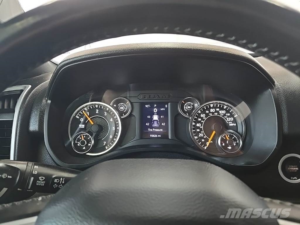 RAM 1500 شاحنات خفيفة/مفصلية الجوانب