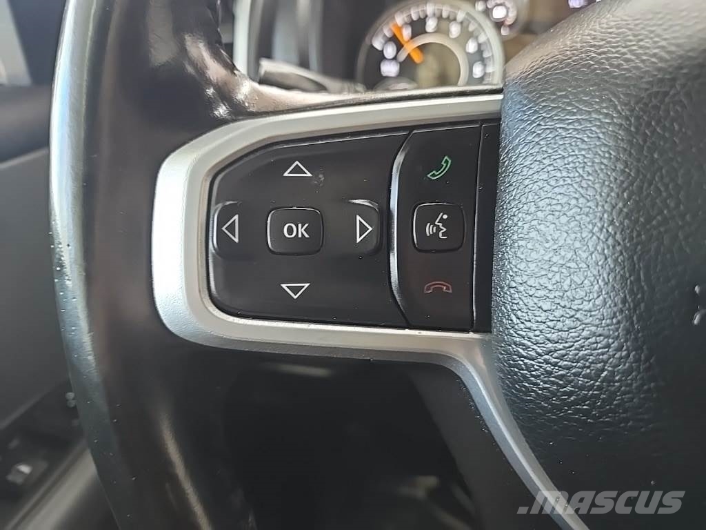 RAM 1500 شاحنات خفيفة/مفصلية الجوانب