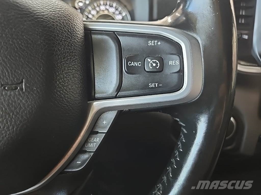 RAM 1500 شاحنات خفيفة/مفصلية الجوانب