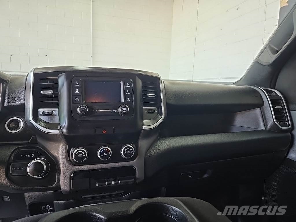RAM 1500 شاحنات خفيفة/مفصلية الجوانب