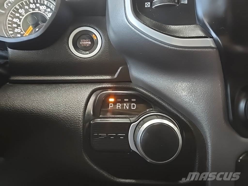 RAM 1500 شاحنات خفيفة/مفصلية الجوانب