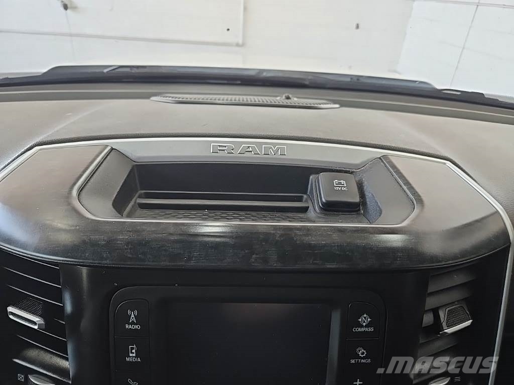 RAM 1500 شاحنات خفيفة/مفصلية الجوانب