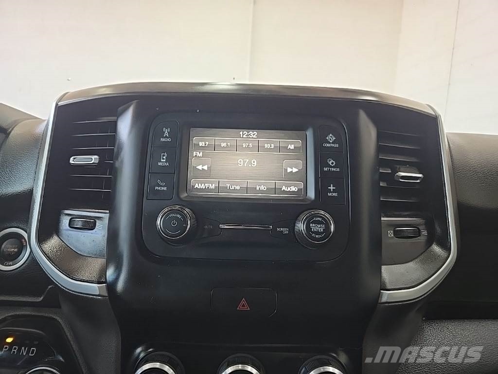 RAM 1500 شاحنات خفيفة/مفصلية الجوانب