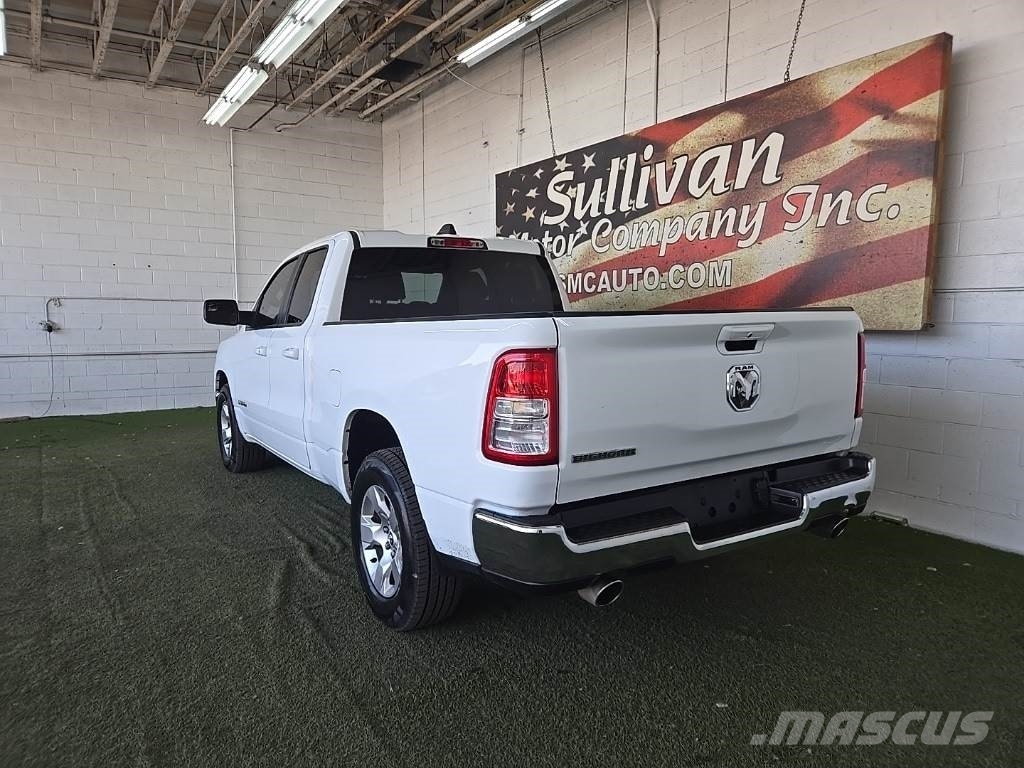 RAM 1500 شاحنات خفيفة/مفصلية الجوانب