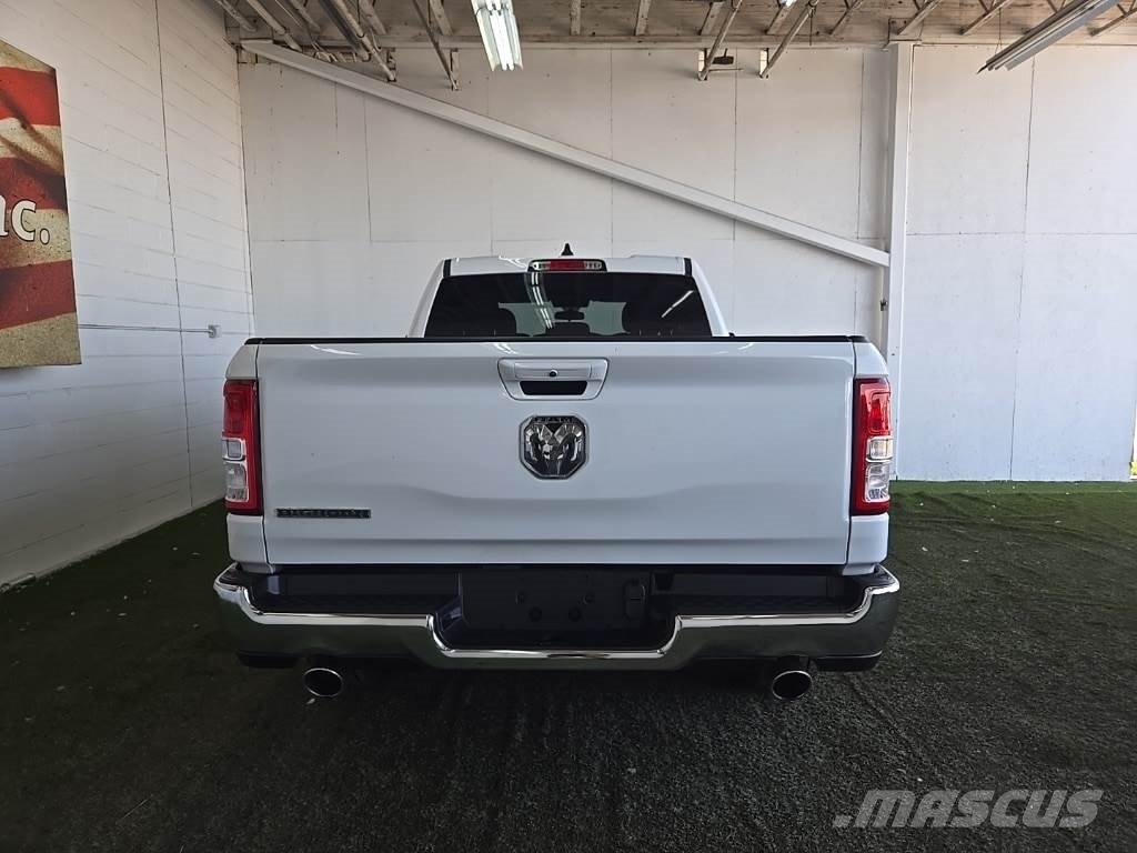 RAM 1500 شاحنات خفيفة/مفصلية الجوانب