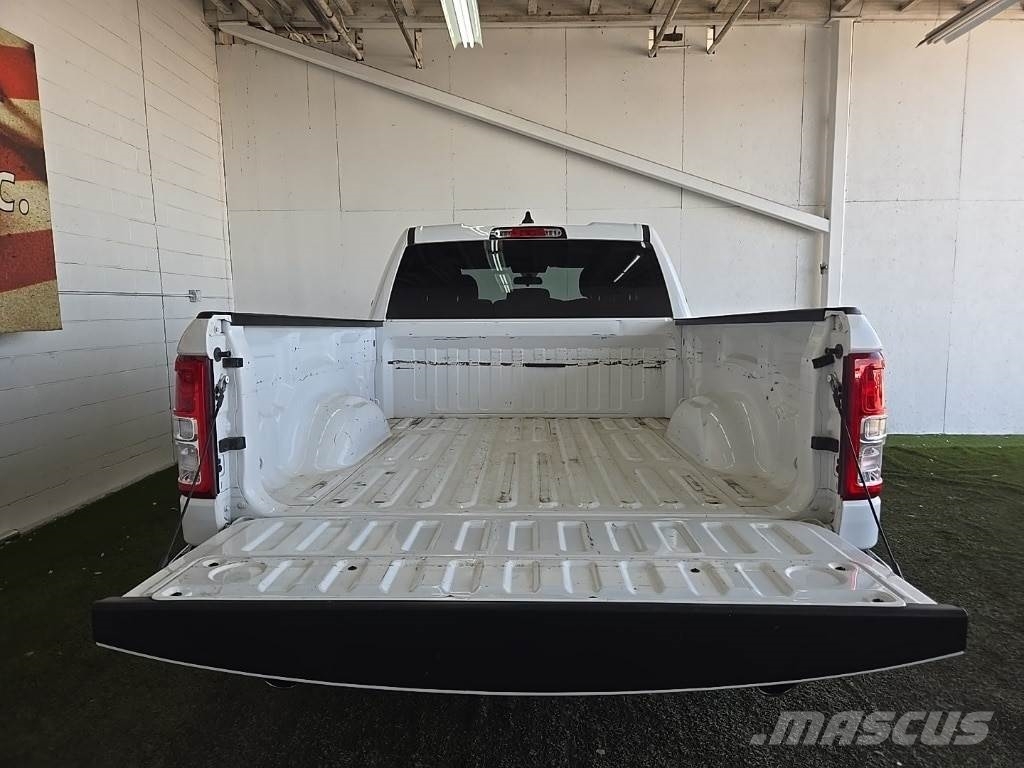 RAM 1500 شاحنات خفيفة/مفصلية الجوانب