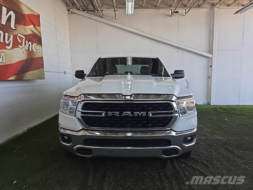 RAM 1500 شاحنات خفيفة/مفصلية الجوانب