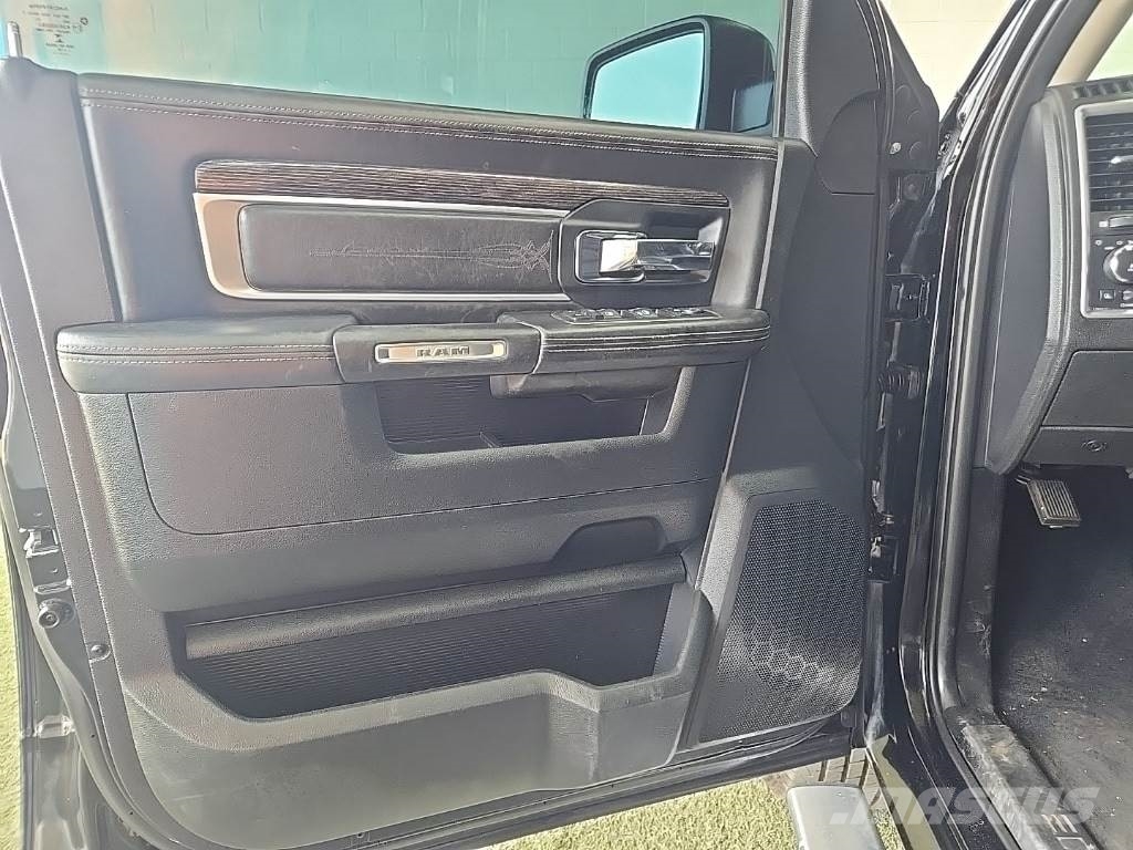 RAM 1500 شاحنات خفيفة/مفصلية الجوانب