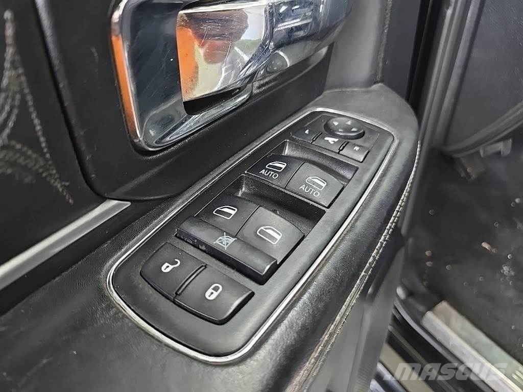 RAM 1500 شاحنات خفيفة/مفصلية الجوانب