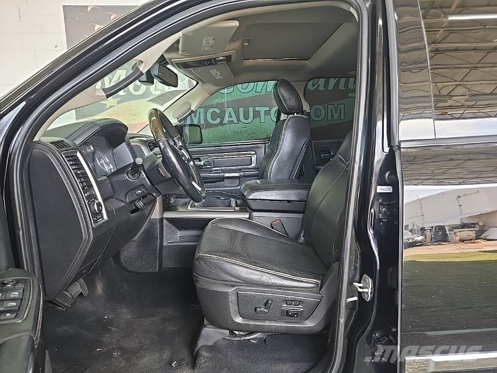 RAM 1500 شاحنات خفيفة/مفصلية الجوانب