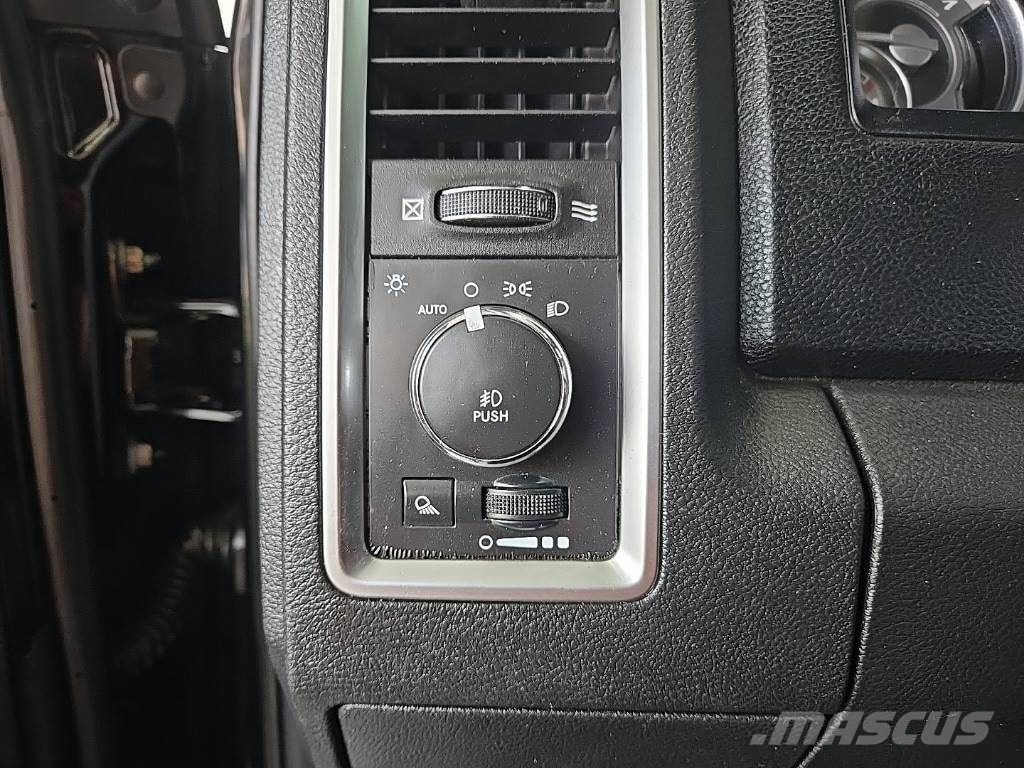 RAM 1500 شاحنات خفيفة/مفصلية الجوانب