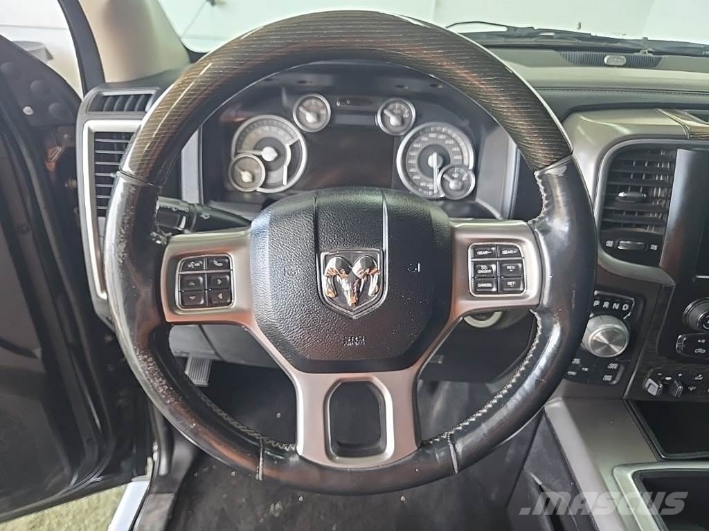 RAM 1500 شاحنات خفيفة/مفصلية الجوانب