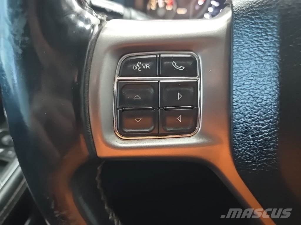 RAM 1500 شاحنات خفيفة/مفصلية الجوانب