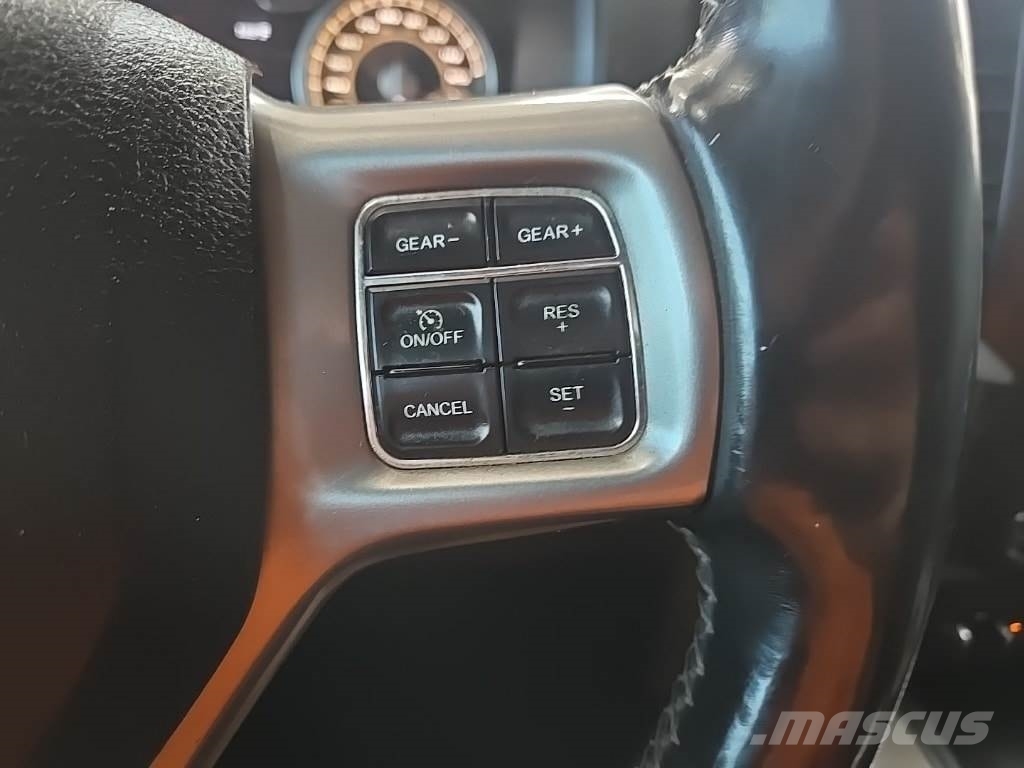 RAM 1500 شاحنات خفيفة/مفصلية الجوانب
