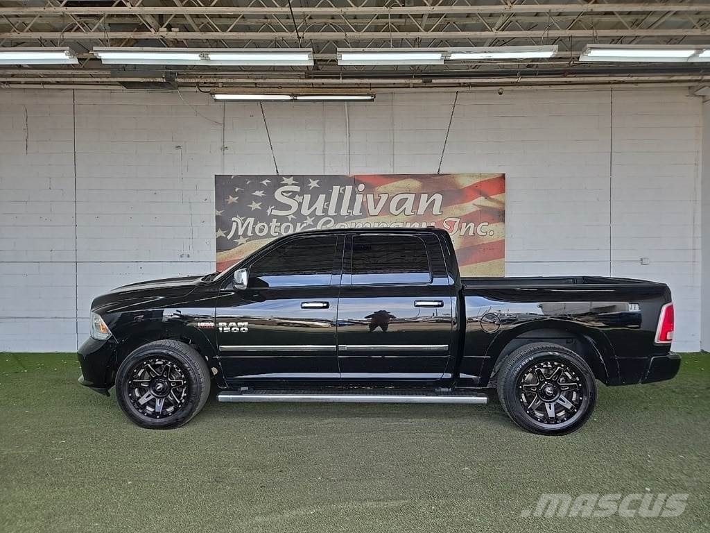 RAM 1500 شاحنات خفيفة/مفصلية الجوانب