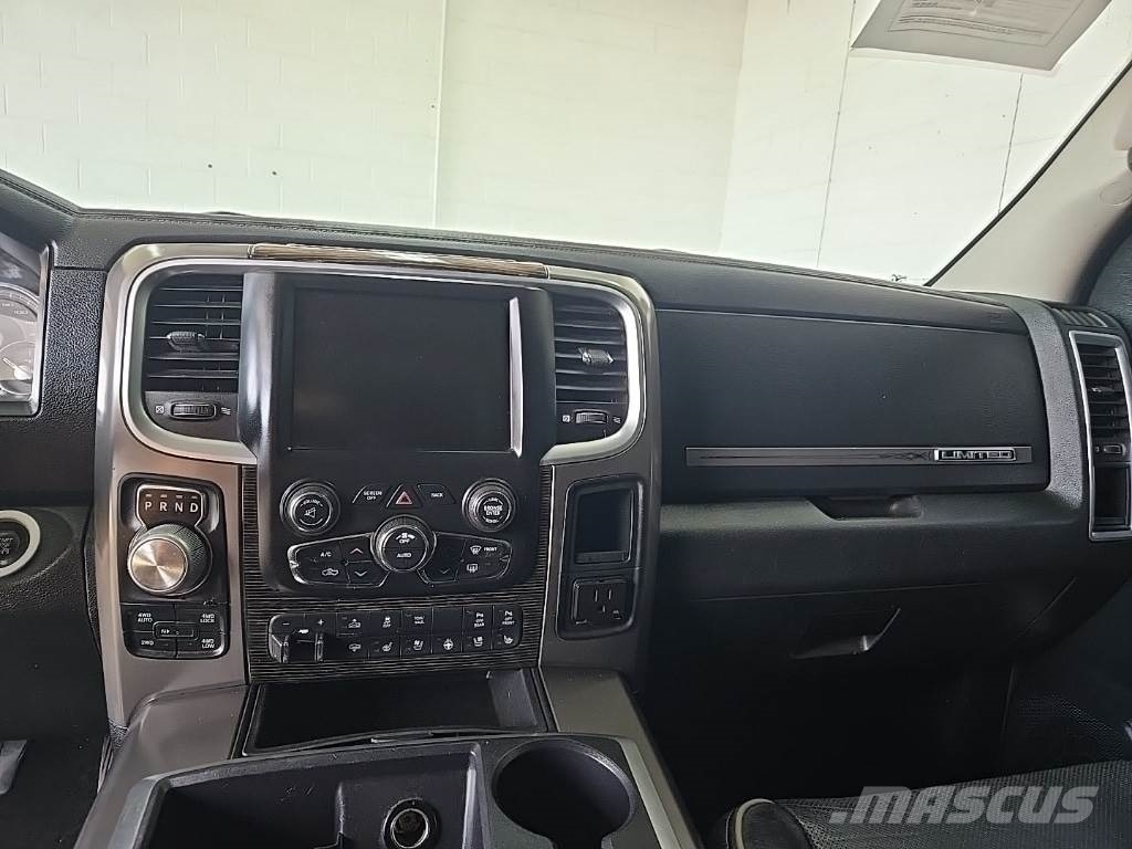 RAM 1500 شاحنات خفيفة/مفصلية الجوانب